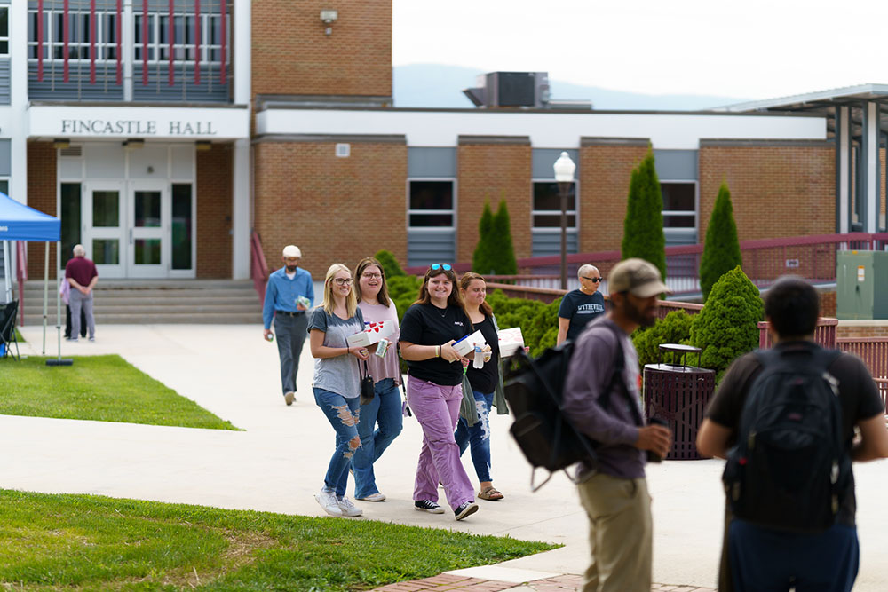Students walking in to Smyth Hall